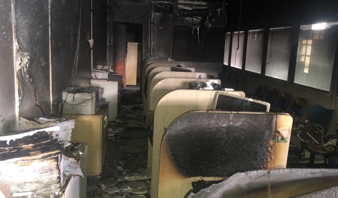 Suposto incêndio criminoso atinge sede do Bolsa Família em Arapiraca