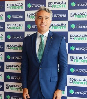 Deputado Rafael Brito é reeleito presidente da Frente Parlamentar Mista da Educação