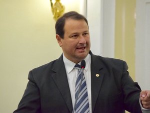 Deputado estadual alega que teve conta do Whatsapp hackeada