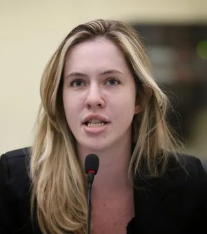 Deputada Cibele Moura apresenta PL que cria política de letramento digital e robótica