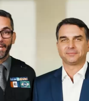“Um cara de caráter e de coragem”, diz Flávio Bolsonaro ao pedir voto para Leonardo Dias