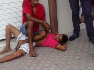 Vendedor encontra assaltante que o roubou e usa artes maciais para prendê-lo