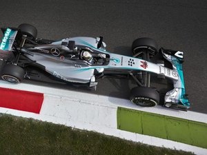 Hamilton bate Rosberg e consegue a pole em Monza; Massa larga em quarto