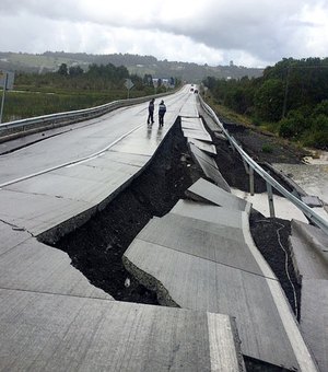 Chile cancela alerta de tsunami em todo território