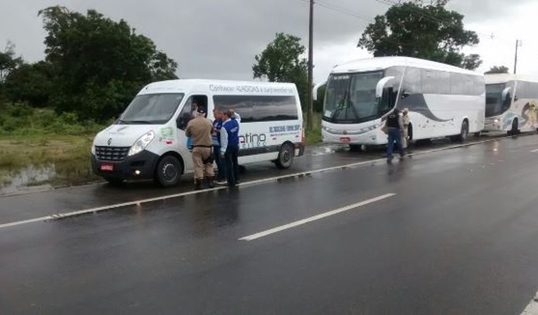 Procon Alagoas autua veículos de turismo por irregularidades na AL-101 Sul