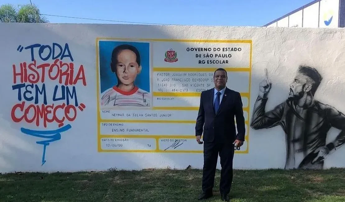 Neymar recebe homenagem em muro da escola onde estudou