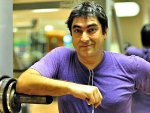 Globo obriga Zeca Camargo a se retratar por reportagem sobre Cristiano Araújo