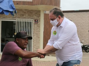 Candidato Luciano Barbosa vai a tradicional feira livre de Arapiraca