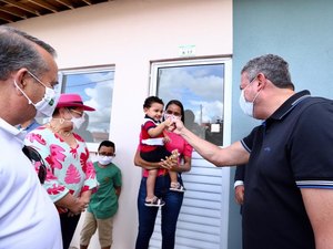 Presidente da Câmara e ministro do Desenvolvimento Regional entregam 300 casas em Junqueiro