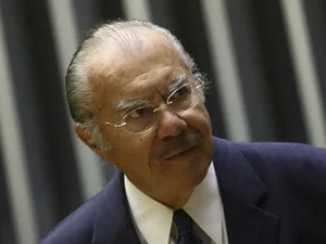 Ex-presidente José Sarney segue internado em hospital de São Paulo