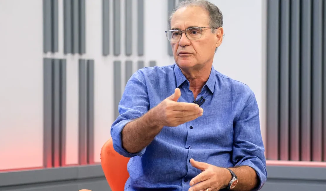Disputa acirrada pelo Senado faz Renan confrontar Lira em sabatina