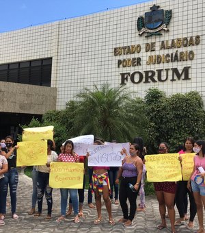 [Vídeo] Parentes de reeducandos protestam por retorno às visitas no Presídio do Agreste