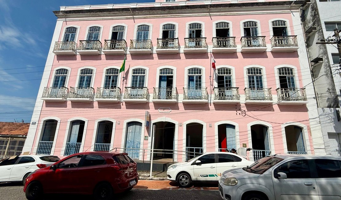 Biblioteca Pública Graciliano Ramos recebe exposição 'Arte, Vida e Superação'