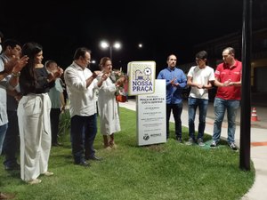 [Vídeo] Prefeito Luciano Barbosa inaugura Praça Gilberto da Costa no Arnon de Mello