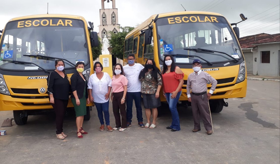 Após indicação de Rodrigo Cunha, Chã Preta ganha três ônibus escolares