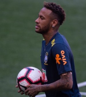  Neymar dá soco em torcedor após derrota na Copa da França