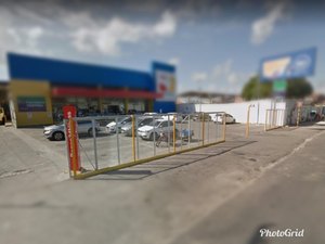 Homem é flagrado furtando desodorantes e queijo em supermercado no Prado