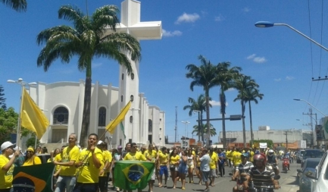 Movimento Brasil Livre sai as ruas de Arapiraca para protestar contra corrupção