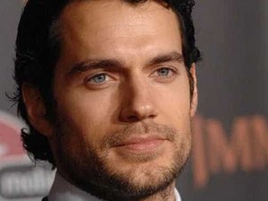 'Meu lindo e brilhante amor', se declara Henry Cavill a nova namorada