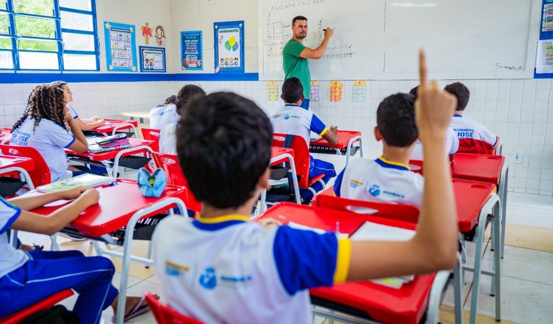 Prefeitura de Arapiraca publica edital para concurso da Educação; inscrições começam no dia 07