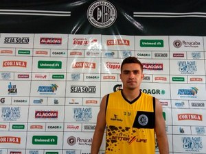 Alvinegro apresenta Dinélson e faz treino com sub 20