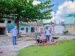 Prefeito Ronaldo Lopes vistoria obras de revitalização das praças de Penedo