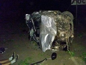 Capotamento deixa três feridos na BR-101, em São Miguel dos Campos