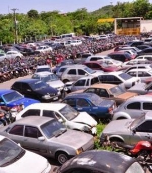 Quase mil veículos estão no pátio da SMTT para leilão; comissão vai fiscalizar vendas 