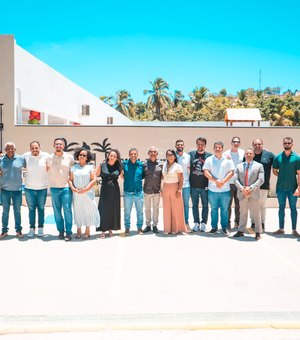 Prefeito Déo inaugura Centro Educacional de Japaratinga e autoriza novas obras