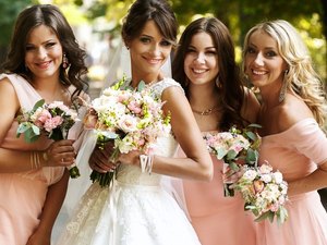 Noiva ameaça cortar melhor amiga de casamento se ela não emagrecer 