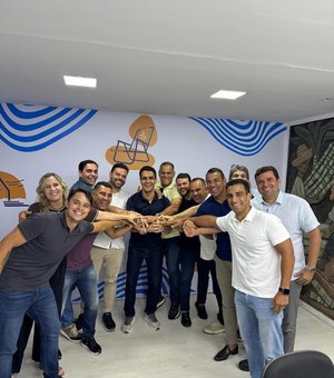 PL veta saída de vereadores para não inviabilizar palanque de Flávio Bolsonaro em AL