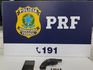 PRF prende dois homens por porte ilegal de arma de fogo na BR-101