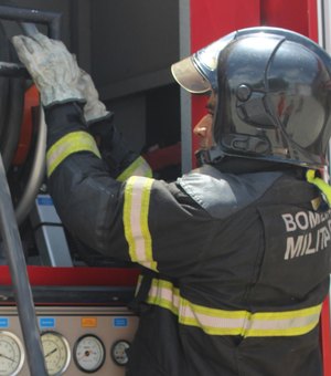 Bombeiros atendem princípio de incêndio em joalheria no Centro de Maceió