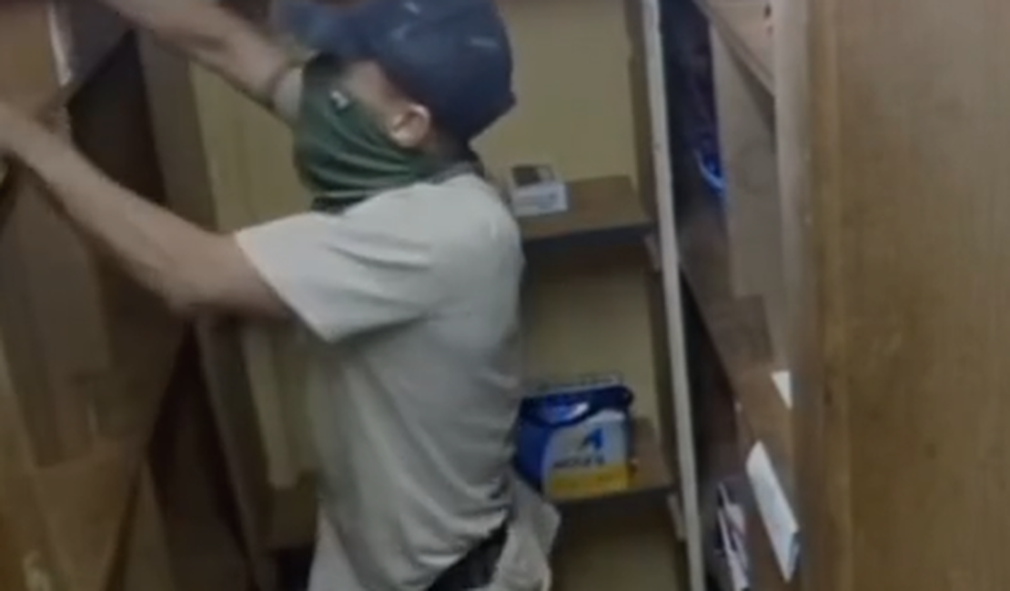 Polícia Civil reforça divulgação de imagens de suspeito de furto em supermercado de Maceió