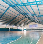 Ginásio de esportes da Escola Nosso Lar passa por manutenção após saída de desabrigados