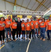 Cibele Moura doa 250 kg de ração e participa do lançamento do programa Pet Solidário em União dos Palmares