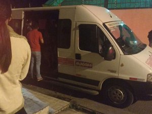 Condutor de van com funcionários do call center é pego sem habilitação