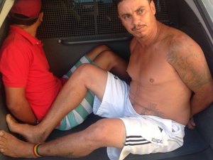 Tio é preso e sobrinho apreendido com mais de 60 bombinhas de maconha