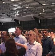 Presidente Jair Bolsonaro comparece a culto no Rio de Janeiro