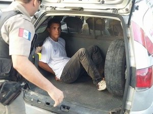 Jovem invade clínica de dependentes e tenta matar duas pessoas a golpes de facão