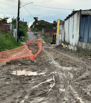 Prefeitura de Palmeira admite suspender obras do saneamento da Águas do Sertão