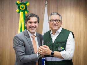 Aliado de Lula, Isnaldo Bulhões vai tirando de Arthur Lira o posto de ‘deputado da saúde’