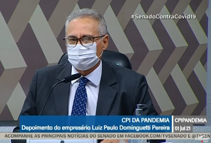 “Posa de macho no cercadinho”, diz Calheiros sobre Bolsonaro