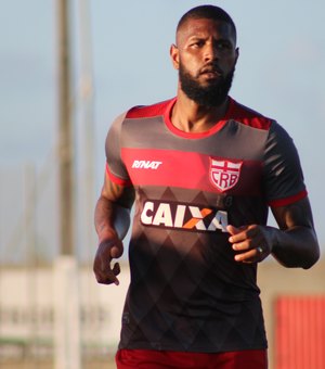 Com proposta do exterior, zagueiro Rafael Bonfim deixa o CRB sem entrar em campo