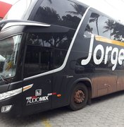 Ônibus da dupla Jorge e Mateus se envolve em acidente em Maceió
