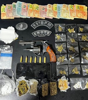 Homem é preso com drogas e arma de fogo após denúncia de violência doméstica em Piaçabuçu