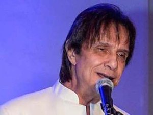 Roberto Carlos faz tratamento especial para não ficar careca