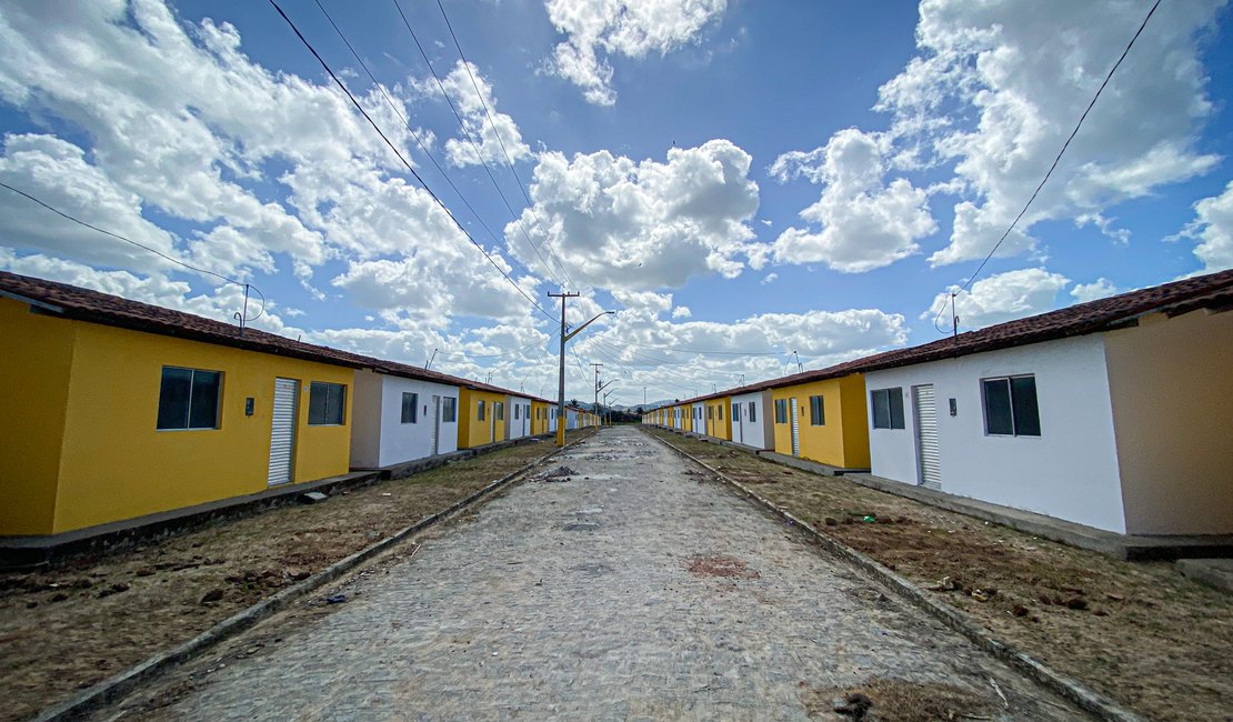 Prefeito anuncia entrega de casas populares em Matriz de Camaragibe