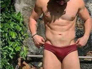Suposta foto de Padre Fábio de Melo de sunga viraliza na web