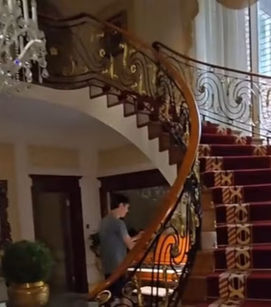 TikToker com mais de 1,5 milhão de seguidores posta 'invasão' a mansão abandonada de príncipe saudita